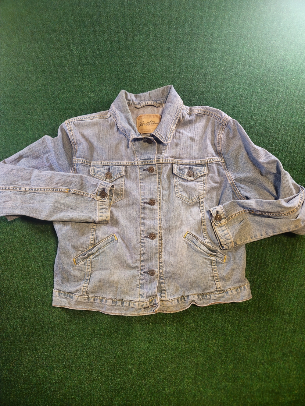 Levi Strauss & Co. Women’s Button-Front Trucker Jacket, Size Large Wash